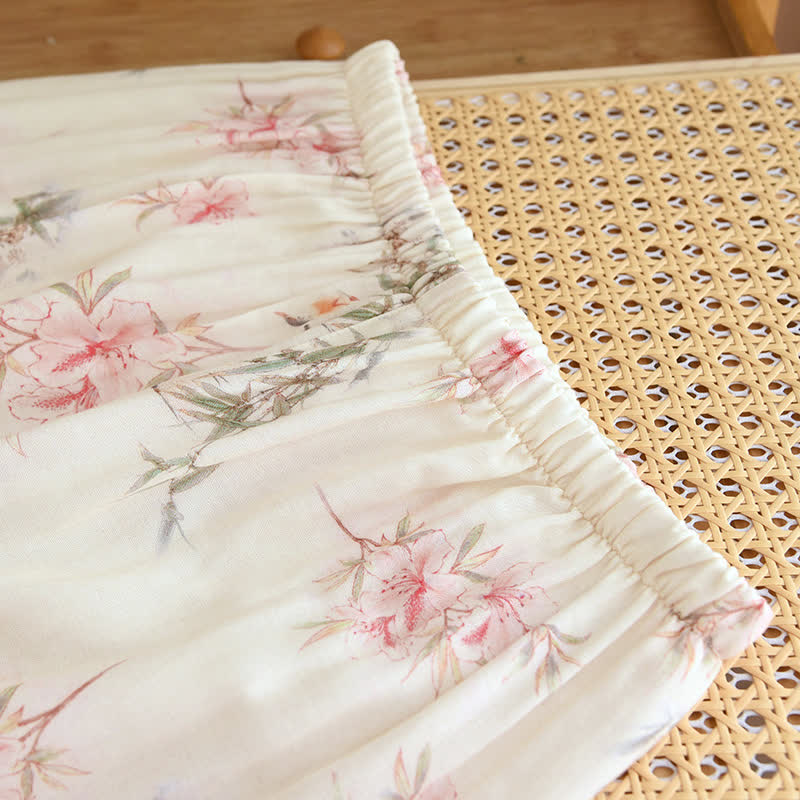 Elegante Loungewear mit Kirschblütenzweigen und Blättern