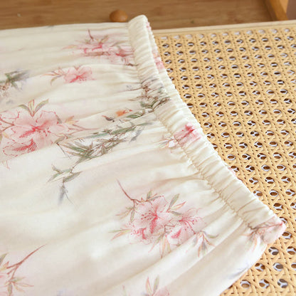 Elegante Loungewear mit Kirschblütenzweigen und Blättern