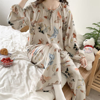 Loungewear-Set mit Rundhalsausschnitt und Blumen- und Schmetterlingsmuster
