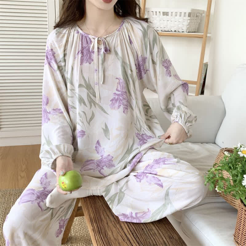 Loungewear-Set mit Rundhalsausschnitt und Blumen- und Schmetterlingsmuster