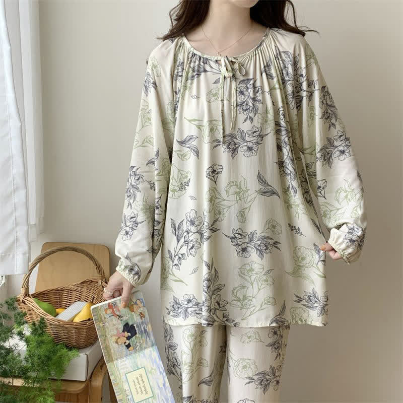 Loungewear-Set mit Rundhalsausschnitt und Blumen- und Schmetterlingsmuster