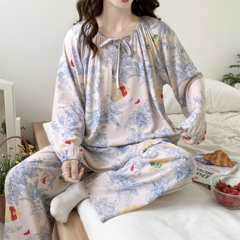 Loungewear-Set mit Rundhalsausschnitt und Blumen- und Schmetterlingsmuster