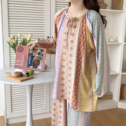 Loungewear-Set mit Rundhalsausschnitt und Blumen- und Schmetterlingsmuster
