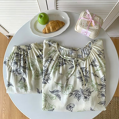 Loungewear-Set mit Rundhalsausschnitt und Blumen- und Schmetterlingsmuster