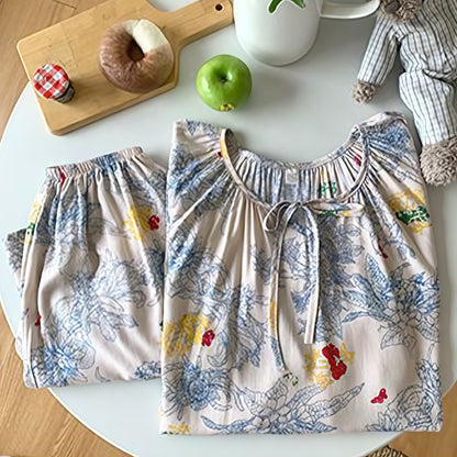 Loungewear-Set mit Rundhalsausschnitt und Blumen- und Schmetterlingsmuster