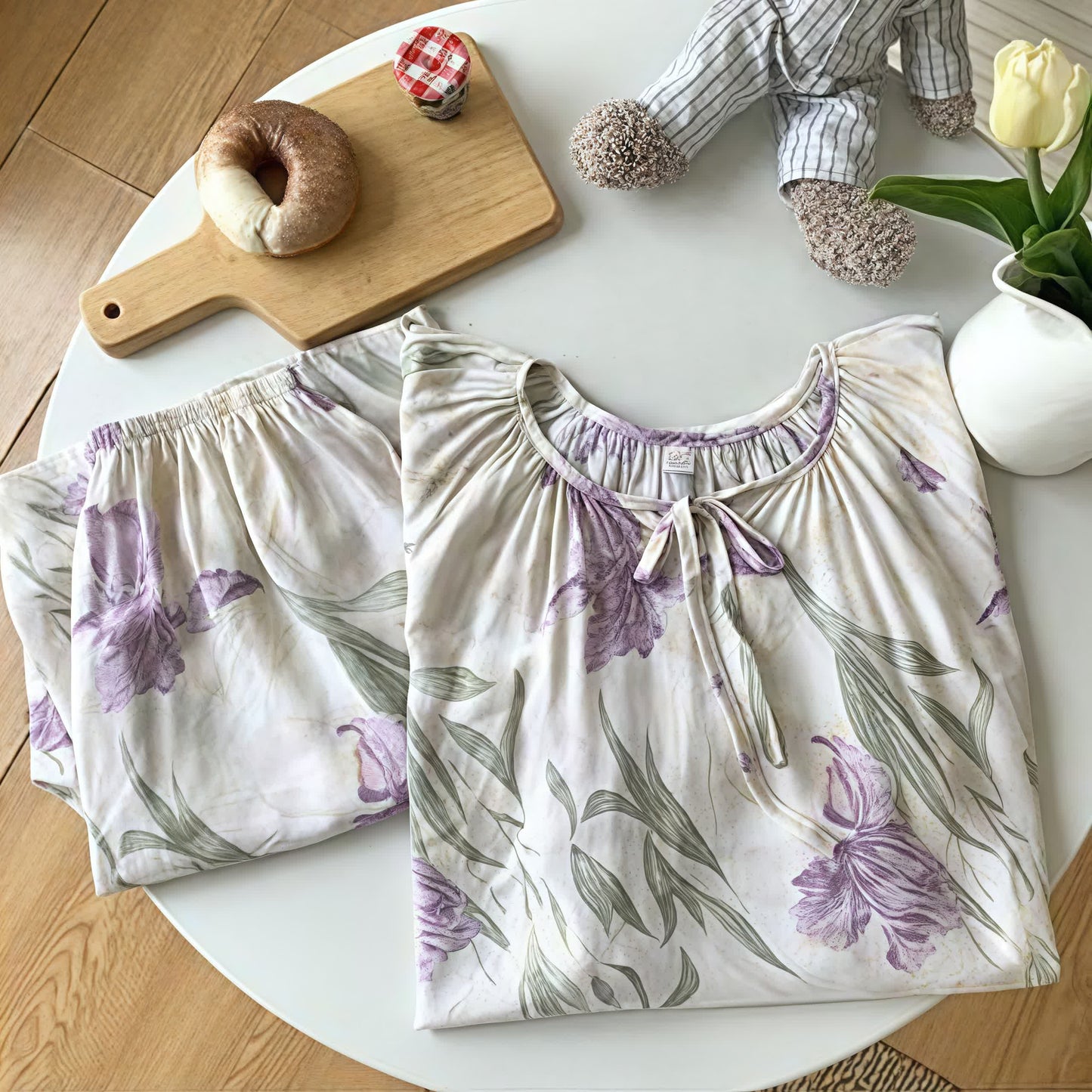 Loungewear-Set mit Rundhalsausschnitt und Blumen- und Schmetterlingsmuster
