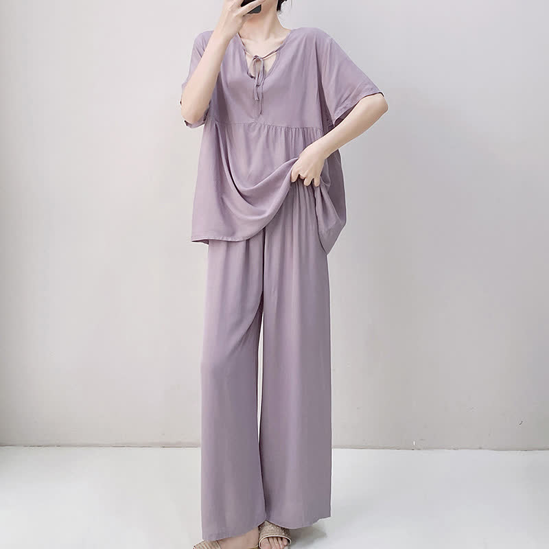 Loungewear-Set mit Blumen- und Blattmuster und Bindeband vorn