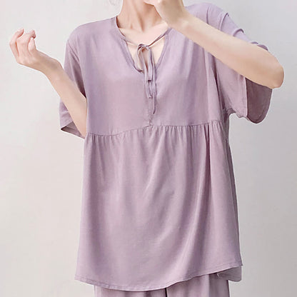 Loungewear-Set mit Blumen- und Blattmuster und Bindeband vorn
