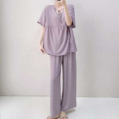Loungewear-Set mit Blumen- und Blattmuster und Bindeband vorn