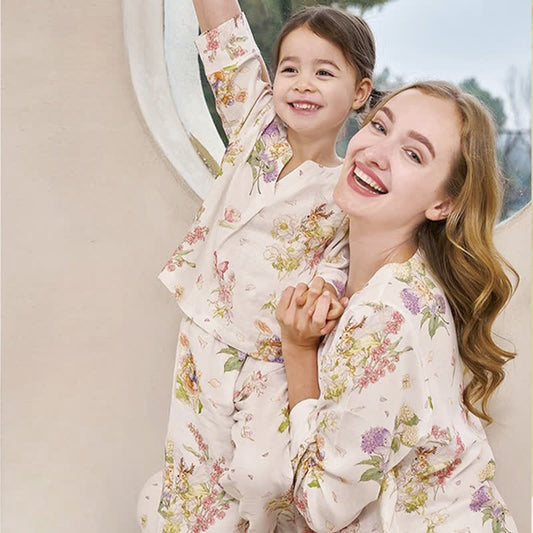 Eltern-Kind-Pyjama-Set mit Blumenmuster aus Bambusfaser