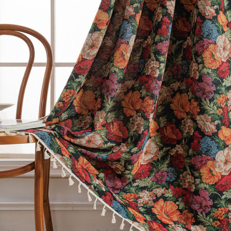 Halbverdunkelnder Jacquard-Vorhang mit Blumenmuster und Quasten