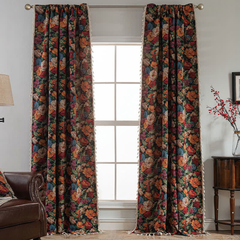 Halbverdunkelnder Jacquard-Vorhang mit Blumenmuster und Quasten