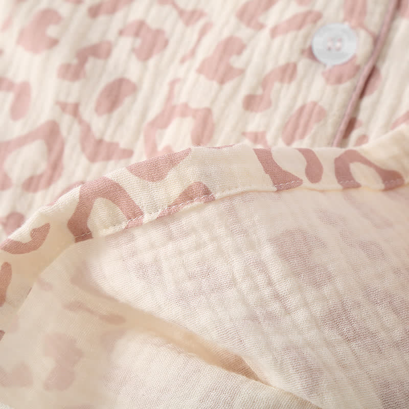 Pyjama-Set aus Baumwollgaze mit Leopardenmuster und Revers (3-teilig)