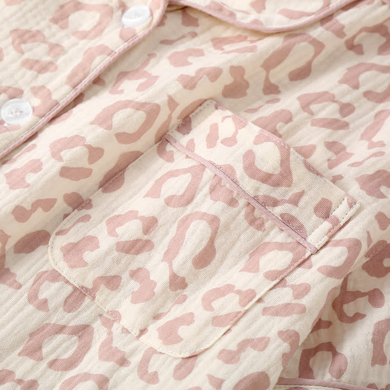 Pyjama-Set aus Baumwollgaze mit Leopardenmuster und Revers (3-teilig)