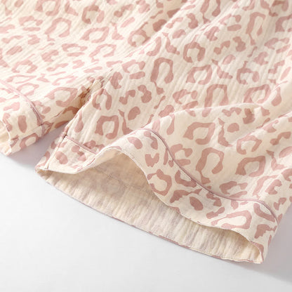 Pyjama-Set aus Baumwollgaze mit Leopardenmuster und Revers (3-teilig)