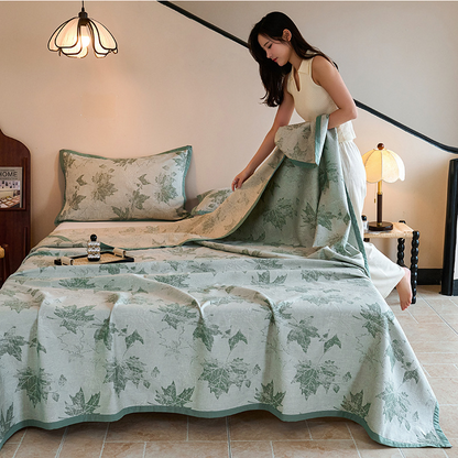 Jacquard-Steppdecke aus Baumwollgaze mit Ahornblättern