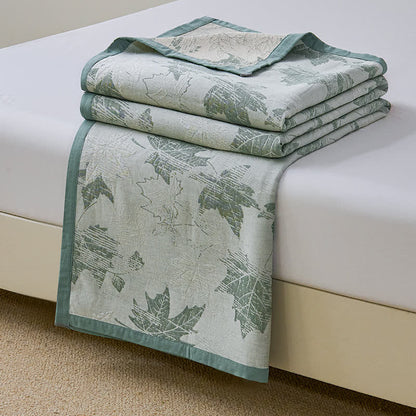 Jacquard-Steppdecke aus Baumwollgaze mit Ahornblättern