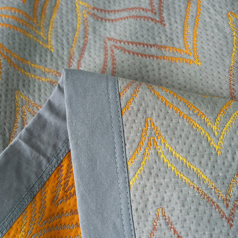 Atmungsaktive Jacquarddecke aus garngefärbter Baumwollgaze