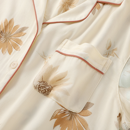 Lässiges, weiches Pyjama-Set aus pastellfarbenem Satin
