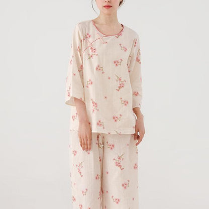 Elegantes Nachtwäsche-Set aus Baumwollgaze mit Pflaumenblüten
