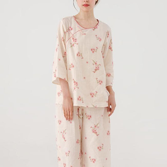 Elegantes Nachtwäsche-Set aus Baumwollgaze mit Pflaumenblüten