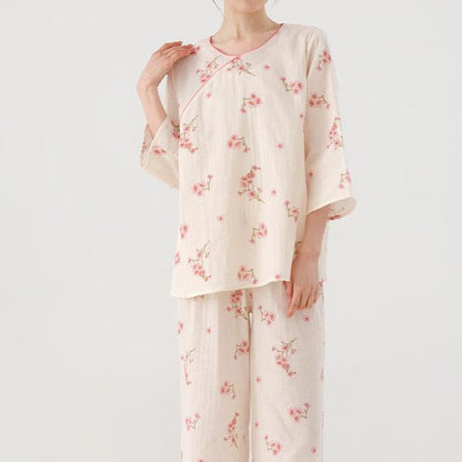 Elegantes Nachtwäsche-Set aus Baumwollgaze mit Pflaumenblüten