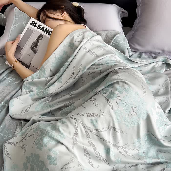 Einfache, atmungsaktive Steppdecke aus Bambusfasern im ländlichen Stil