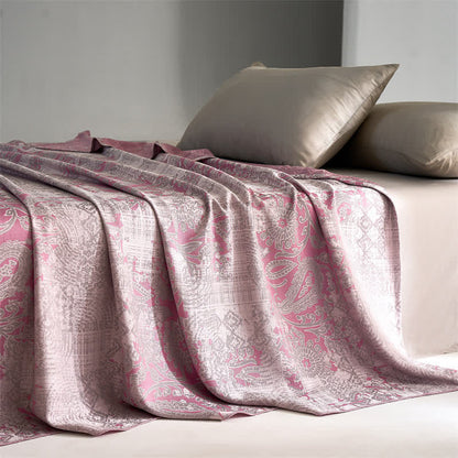 Atmungsaktive, weiche Steppdecke aus Lyocellfaser mit Jacquard-Paisleymuster
