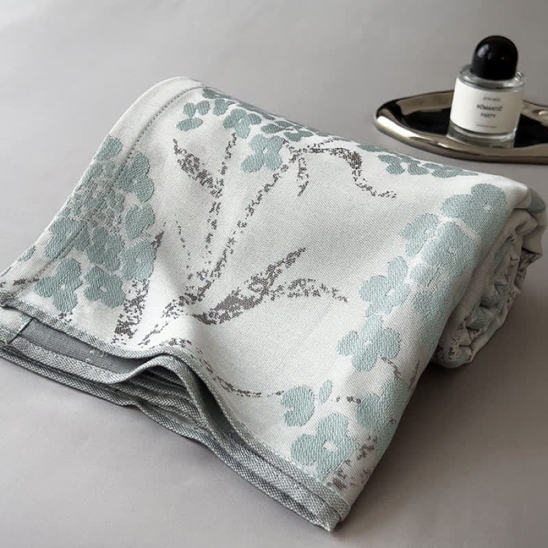 Einfache, atmungsaktive Steppdecke aus Bambusfasern im ländlichen Stil