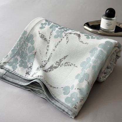 Einfache, atmungsaktive Steppdecke aus Bambusfasern im ländlichen Stil