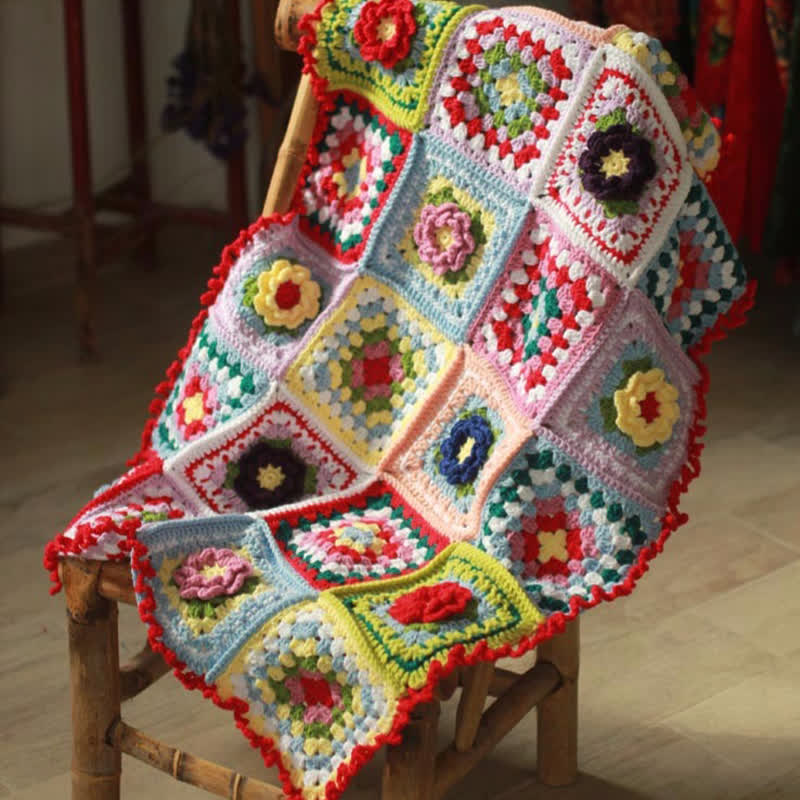 Elegante handgewebte Häkeldecke mit Blumenmuster