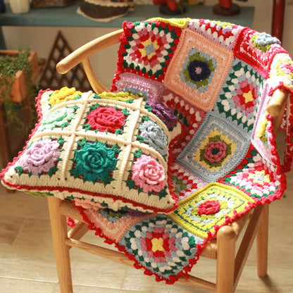 Elegante handgewebte Häkeldecke mit Blumenmuster