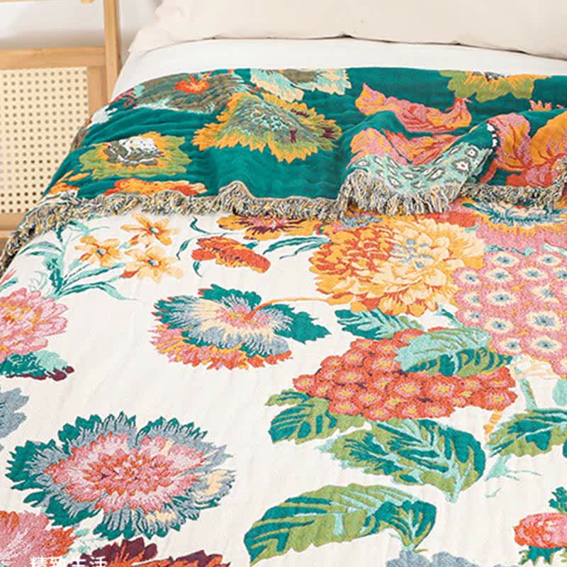 Wendesteppdecke aus mehrlagiger Baumwollgaze mit Blumenmuster und Quasten