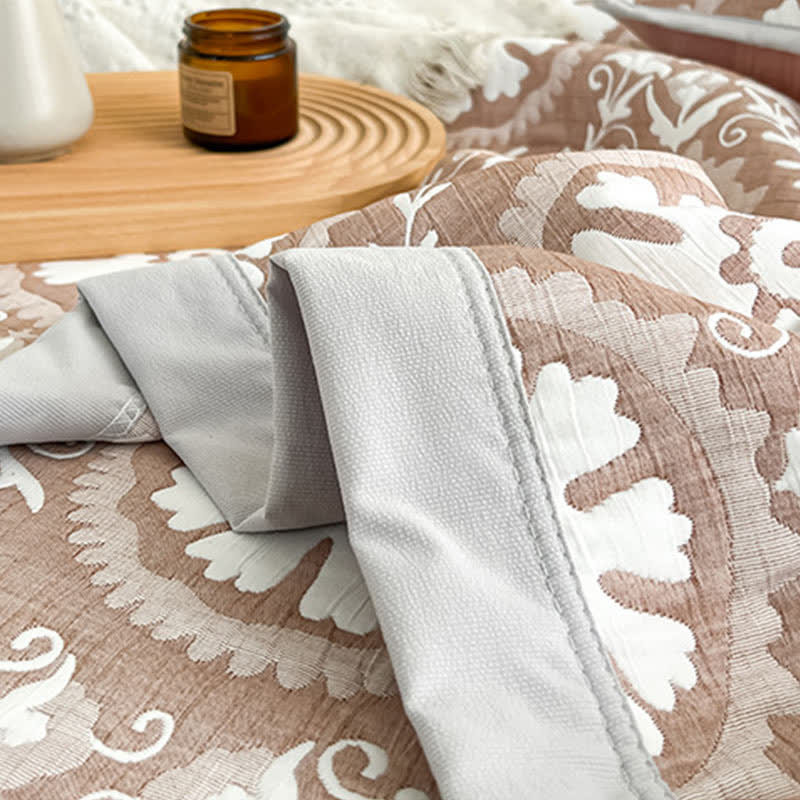 Jacquard-Tagesdecke mit geometrischem Muster