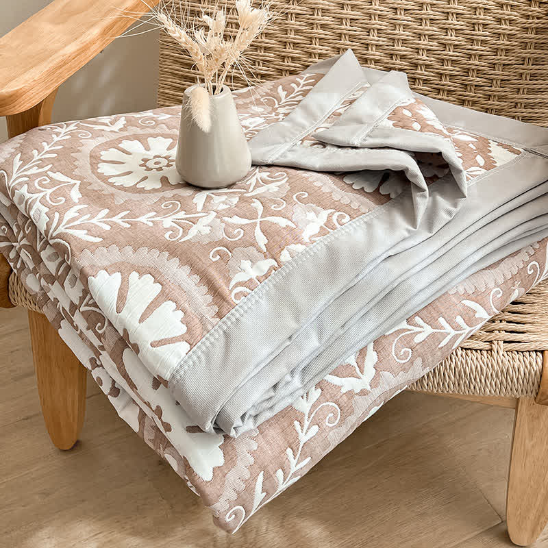 Jacquard-Tagesdecke mit geometrischem Muster
