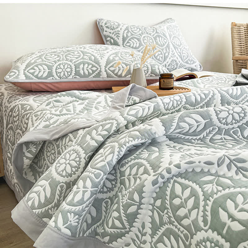 Jacquard-Tagesdecke mit geometrischem Blattmuster