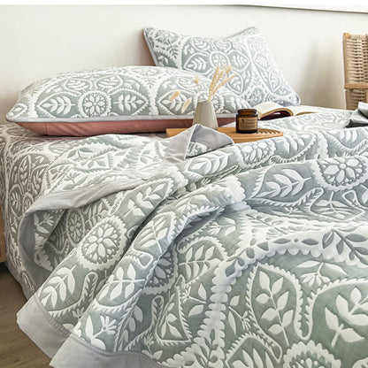 Jacquard-Tagesdecke mit geometrischem Blattmuster