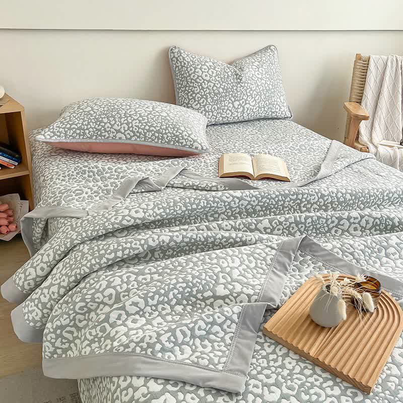 Weiche Jacquard-Bettdecke mit Leopardenmuster