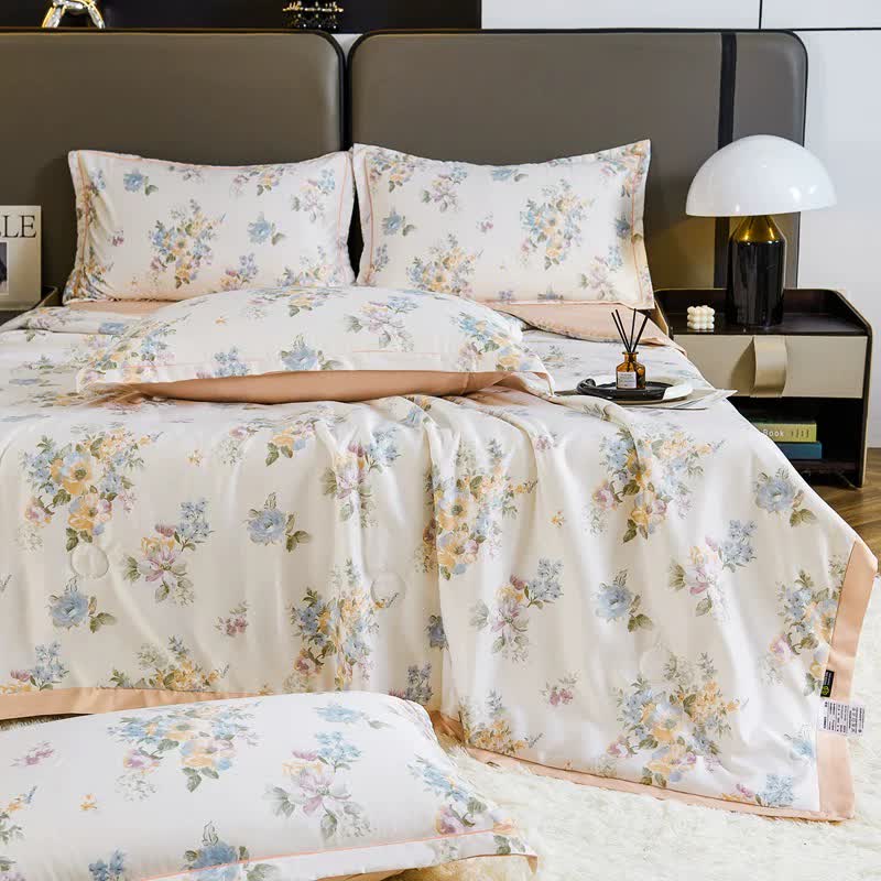 Weiche Sommer-Steppdecke im Landhausstil mit Blumenmuster