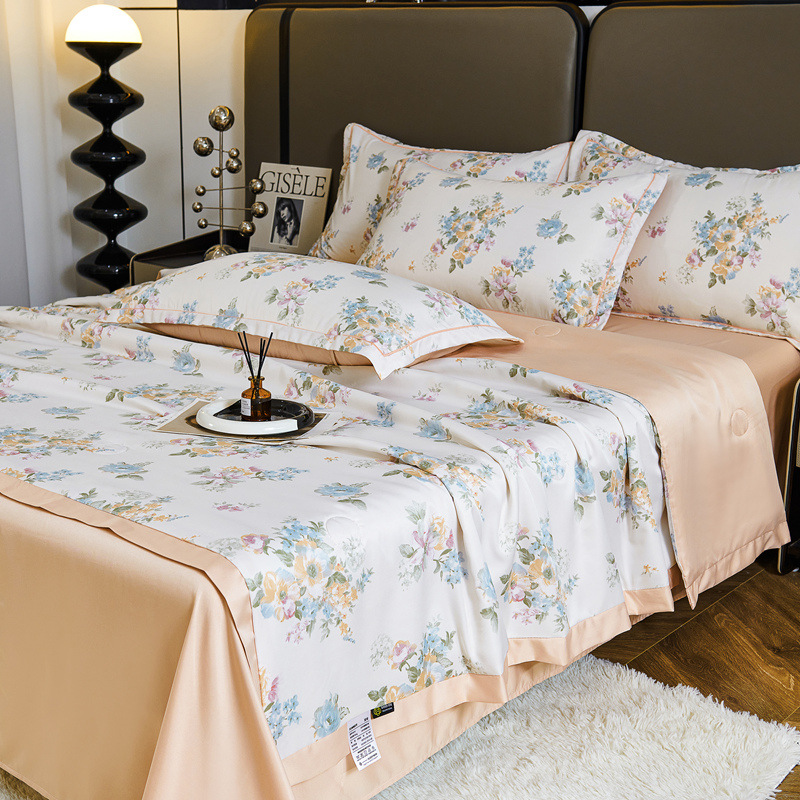 Weiche Sommer-Steppdecke im Landhausstil mit Blumenmuster