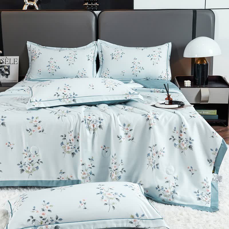 Rustikale, blaue, weiche Sommer-Steppdecke mit Blumenmuster