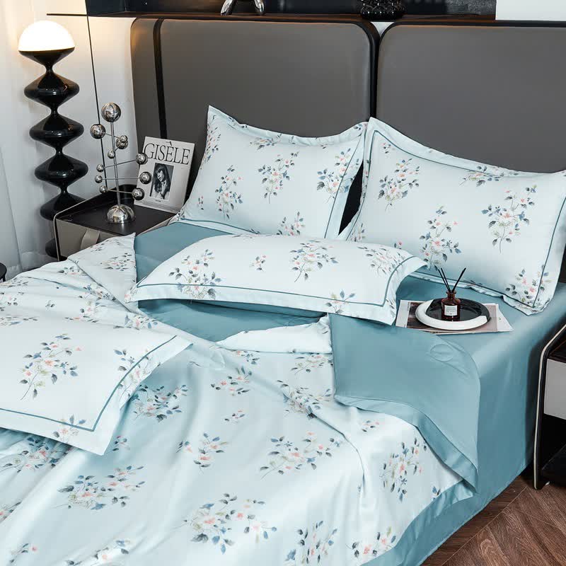 Rustikale, blaue, weiche Sommer-Steppdecke mit Blumenmuster