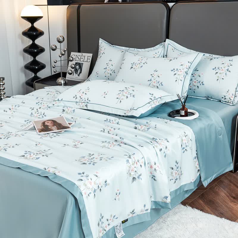 Rustikale, blaue, weiche Sommer-Steppdecke mit Blumenmuster