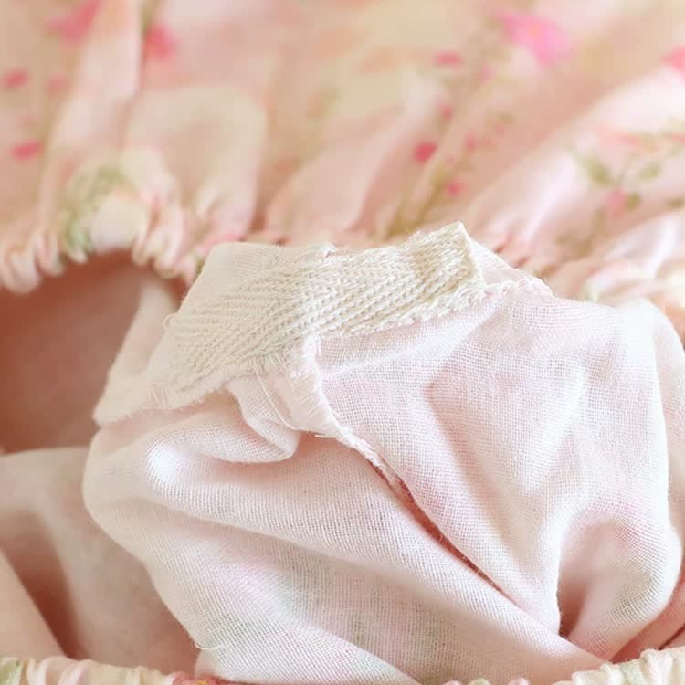 Loungewear-Set aus Baumwollgaze mit Rosendruck und asymmetrischer Vorderseite