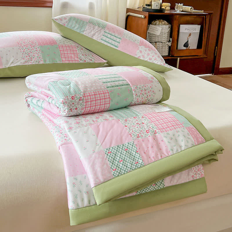 Patchwork-Sommersteppdecke aus doppellagiger Gaze aus Baumwolle mit Blumenmuster