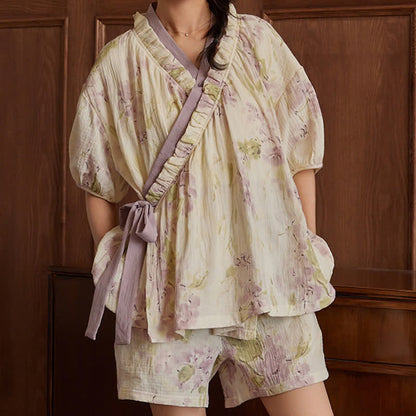 Elegantes, kurzärmliges Pyjama-Set ohne BH mit Blumenmuster