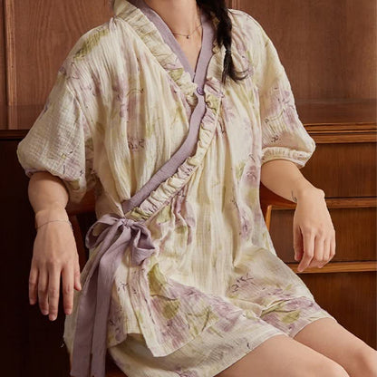 Elegantes, kurzärmliges Pyjama-Set ohne BH mit Blumenmuster