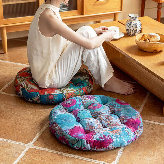 Dekoratives, bequemes Bodenkissen mit Blumenmuster im Bohemian-Stil