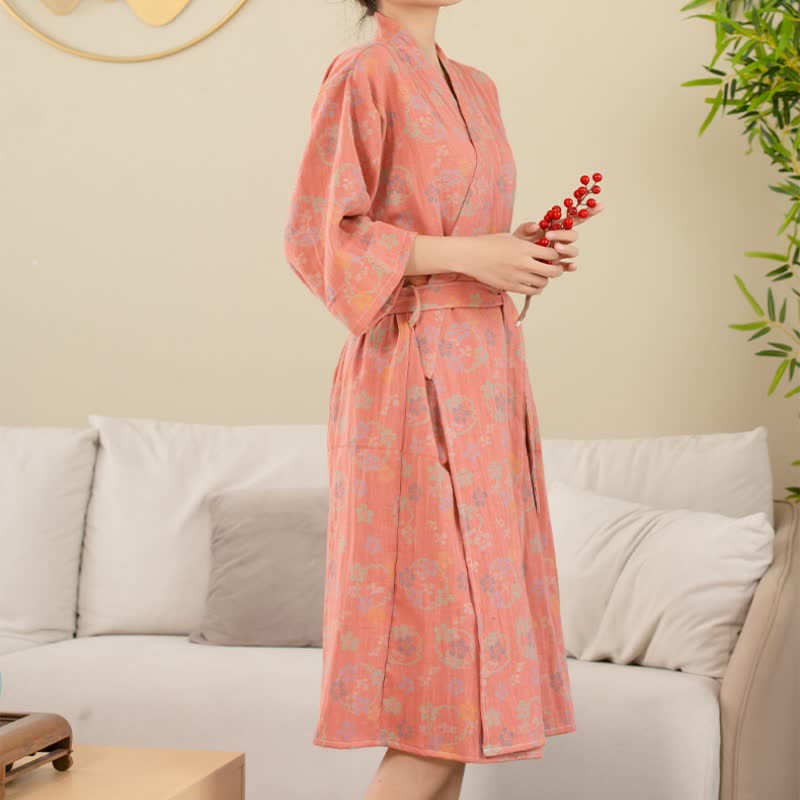 Bademantel aus doppellagiger, garngefärbter Gaze aus Baumwolle und Jacquard mit Blumenmuster