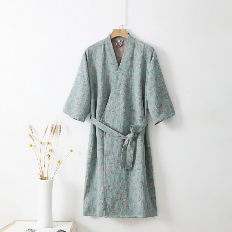Bademantel aus doppellagiger Gaze aus garngefärbtem Jacquard mit Blumen- und Schmetterlingsmotiv